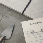 Carrelage joint de fractionnement sur dalle béton chantier