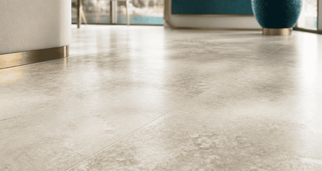 joint de dilatation carrelage invisible sur sol moderne