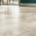 joint de dilatation carrelage invisible sur sol moderne
